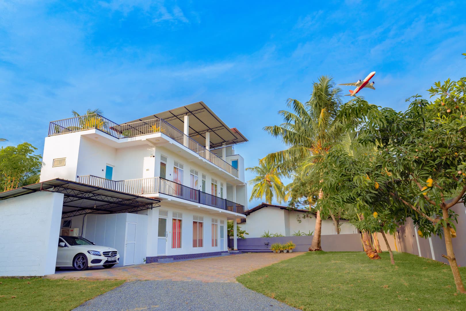 Lagoon Step Transit Hotel — main building exterior